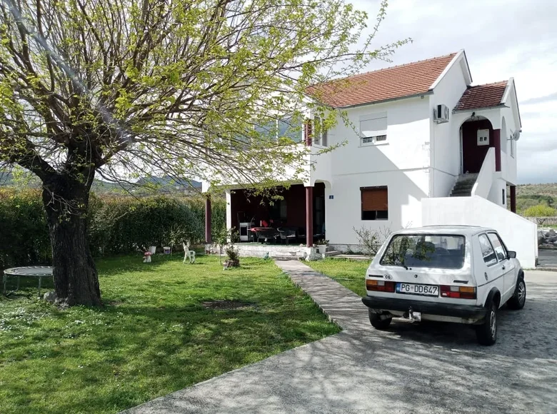 Haus 6 Zimmer 220 m² Podgorica, Montenegro