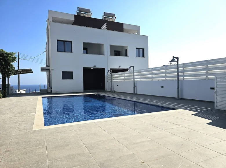Casa 4 habitaciones 270 m² Agios Tychonas, Chipre