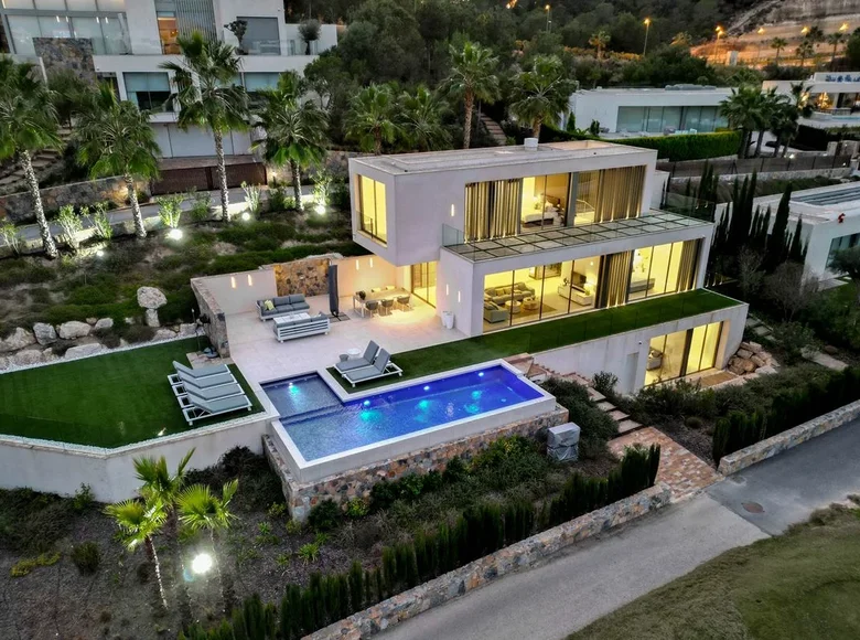 Villa de 4 dormitorios 251 m² Orihuela, España