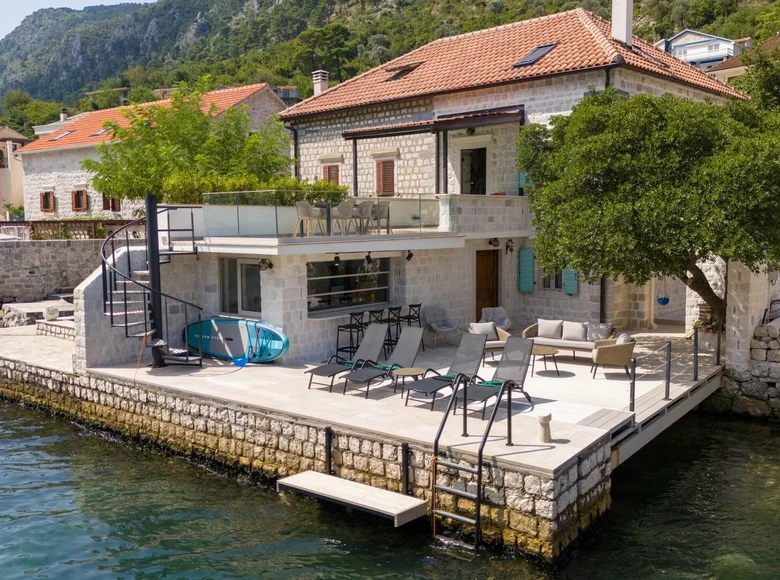 3 bedroom house 183 m² Muo, Montenegro