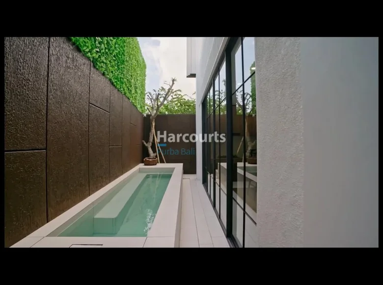Villa de 4 dormitorios 300 m² Kerobokan Kelod, Indonesia
