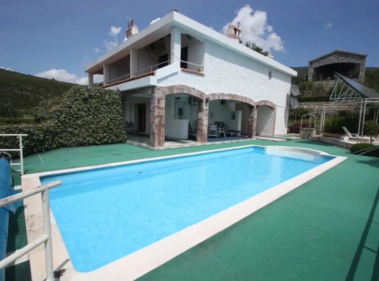 4 bedroom house 432 m² Herceg Novi, Montenegro