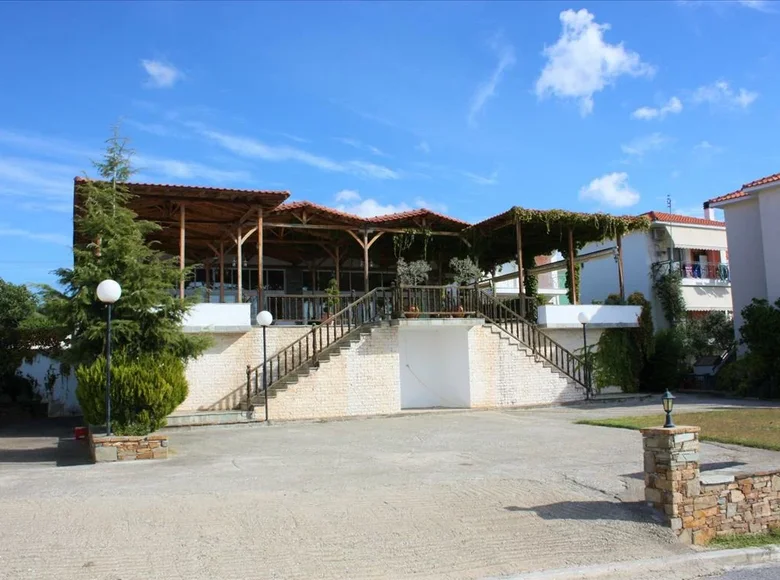 Commercial property 420 m² in Polygyros, Greece