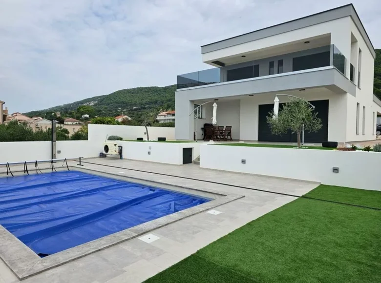 4 bedroom Villa 225 m² Karlobag, Croatia