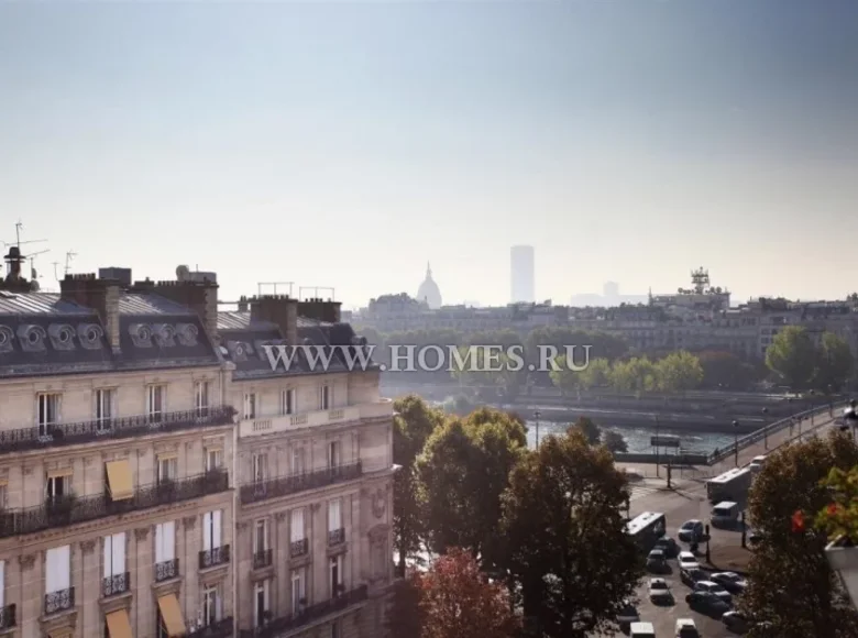 2 bedroom apartment 101 m² Paris, France