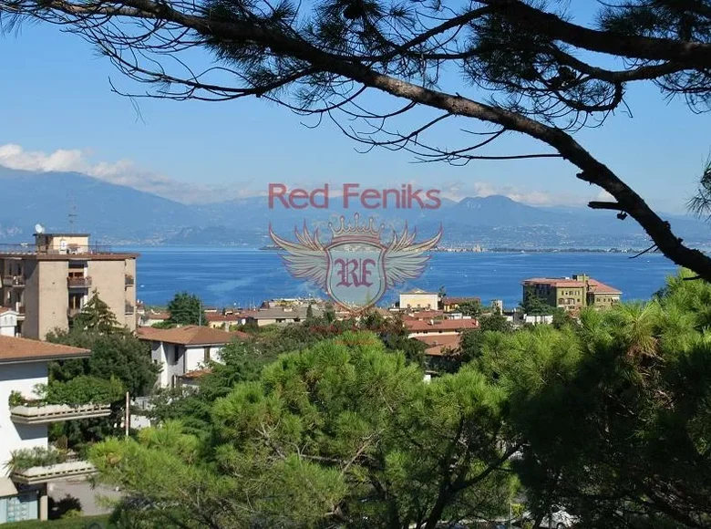 3 bedroom apartment 220 m² Desenzano del Garda, Italy