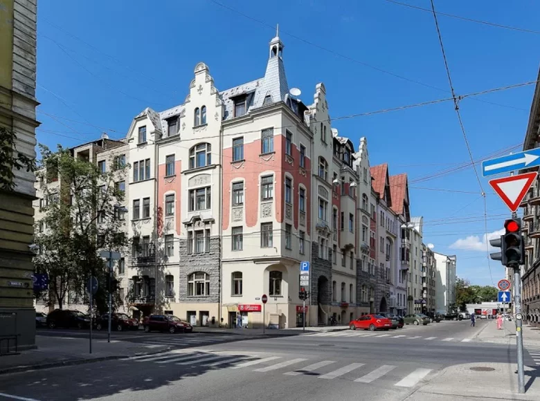 Maison des revenus 2 000 m² à Riga, Lettonie