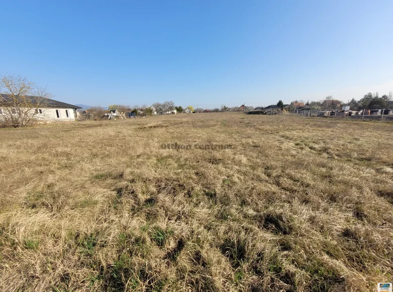 Land 1 596 m² Vac, Hungary