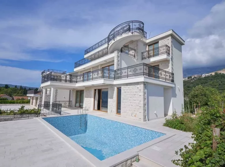 House 430 m² Igalo, Montenegro
