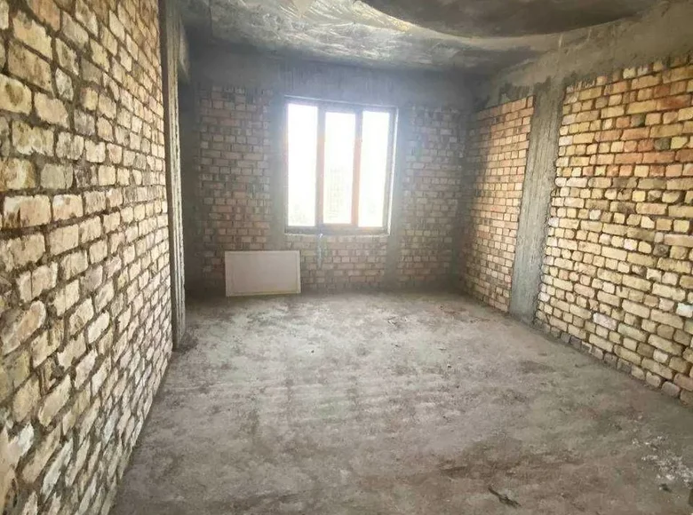 Kvartira 3 xonalar 109 m² Samarqandda