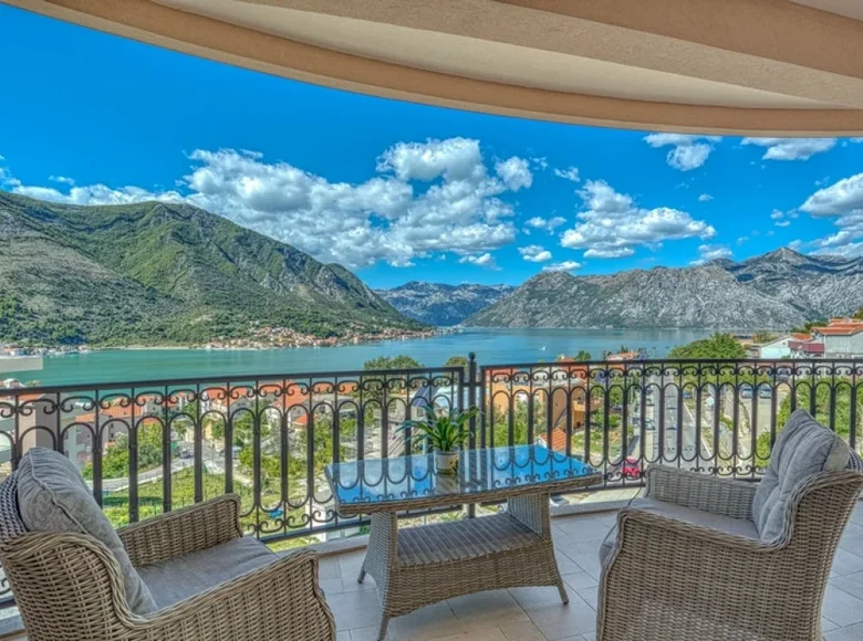 6 bedroom villa 507 m² Dobrota, Montenegro