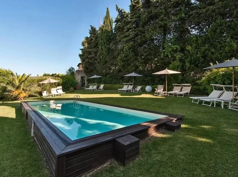 Villa 8 habitaciones 1 000 m² Capriglia, Italia