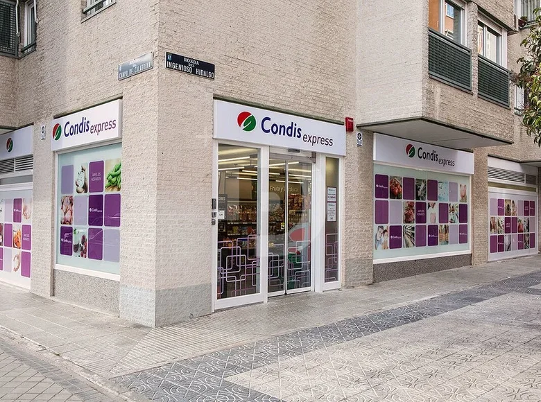 Tienda 236 m² en España, España