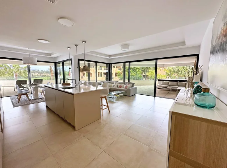3 bedroom apartment 159 m² Estepona, Spain