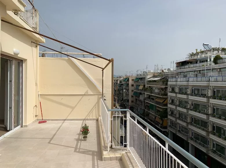 Mieszkanie 3 pokoi 90 m² Ateny, Grecja