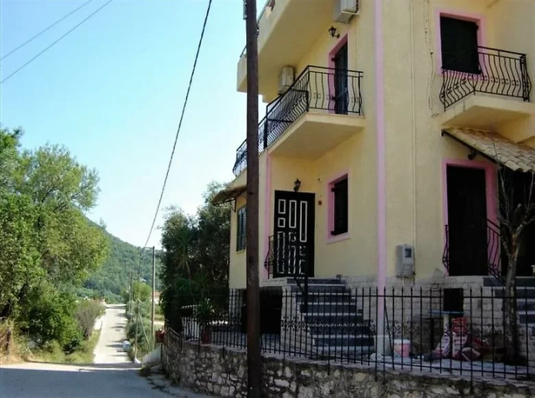 Hotel 330 m² Mesovouni, Grecja