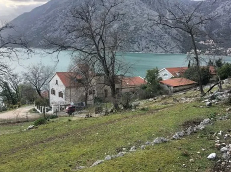 Grundstück  Dobrota, Montenegro