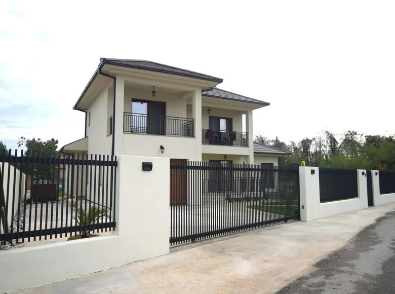 4 bedroom house 212 m² Podgorica, Montenegro