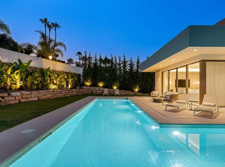 4 bedroom house 770 m² San Pedro Alcantara, Spain