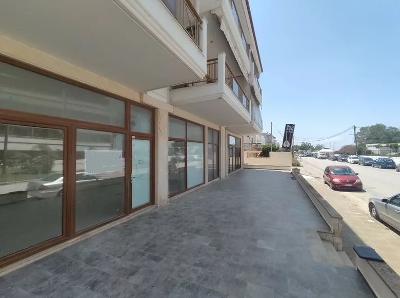 Commercial property 120 m² in Peraia, Greece