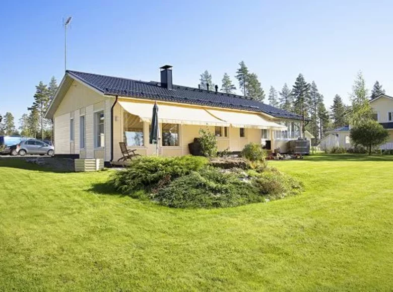 Dom wolnostojący 4 pokoi 160 m² Pieksaemaeen seutukunta, Finlandia