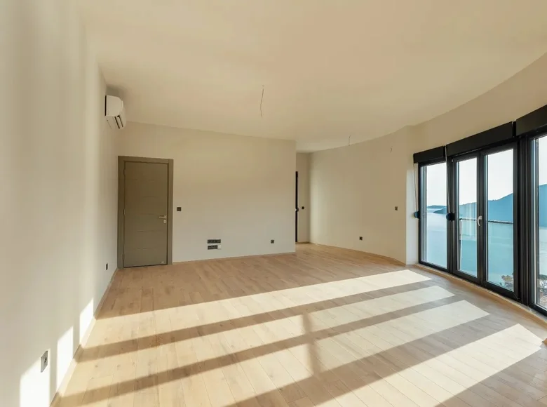 3 bedroom apartment 122 m² Herceg Novi, Montenegro