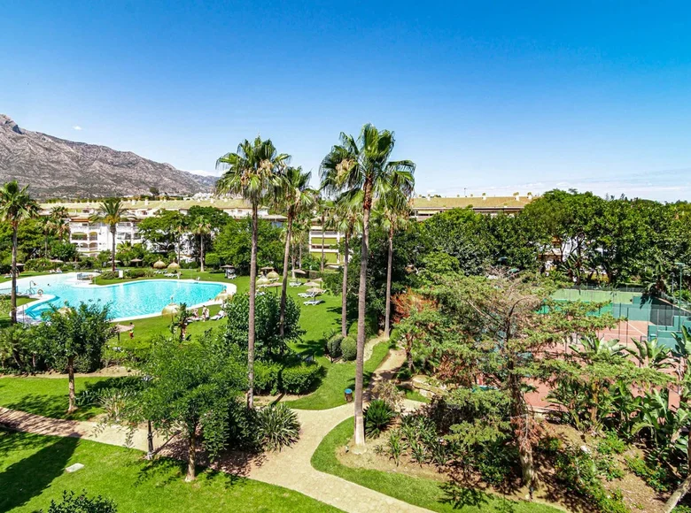 Mieszkanie 2 pokoi 75 m² Marbella, Hiszpania