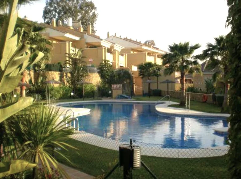 Mieszkanie 2 pokoi 101 m² San Pedro Alcantara, Hiszpania