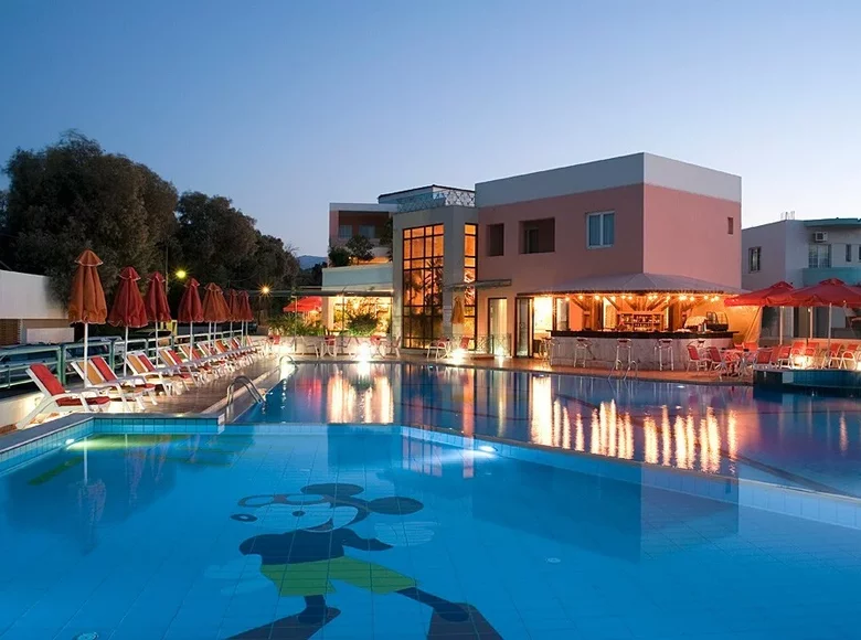 Hotel 4 726 m² in Káto Stalós, Greece