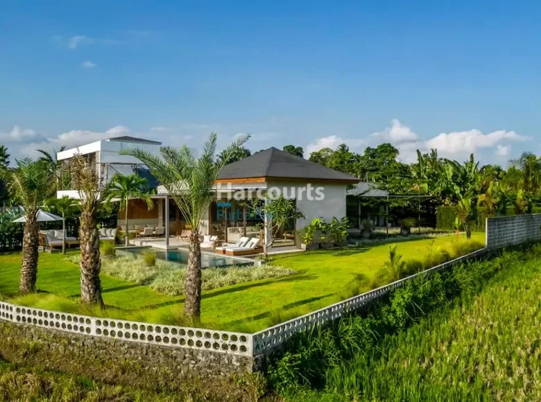 Вилла 2 спальни 230 м² Mas, Индонезия