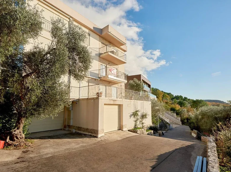 3 bedroom villa 207 m² Sveti Stefan, Montenegro