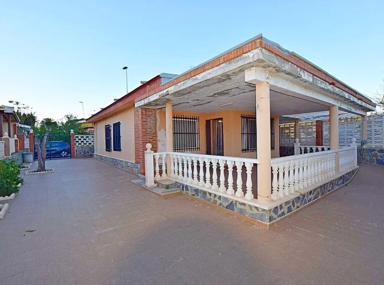 Villa de tres dormitorios 142 m² Torrevieja, España