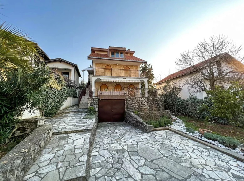 Casa 6 habitaciones 206 m² Ulcinj, Montenegro