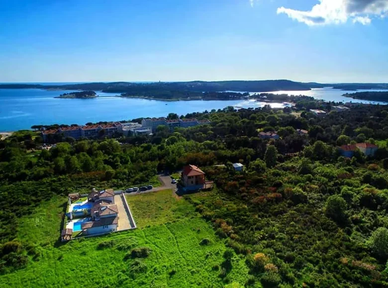 Villa 8 bedrooms 440 m² Sisan, Croatia