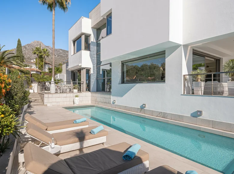 Villa de 4 dormitorios 420 m² Marbella, Španjolska
