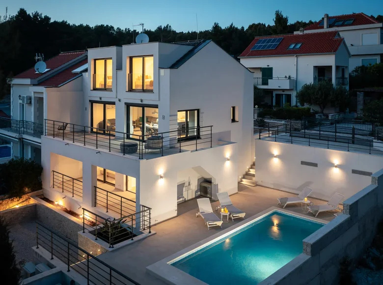 5-Schlafzimmer-Villa 165 m², Alle Länder