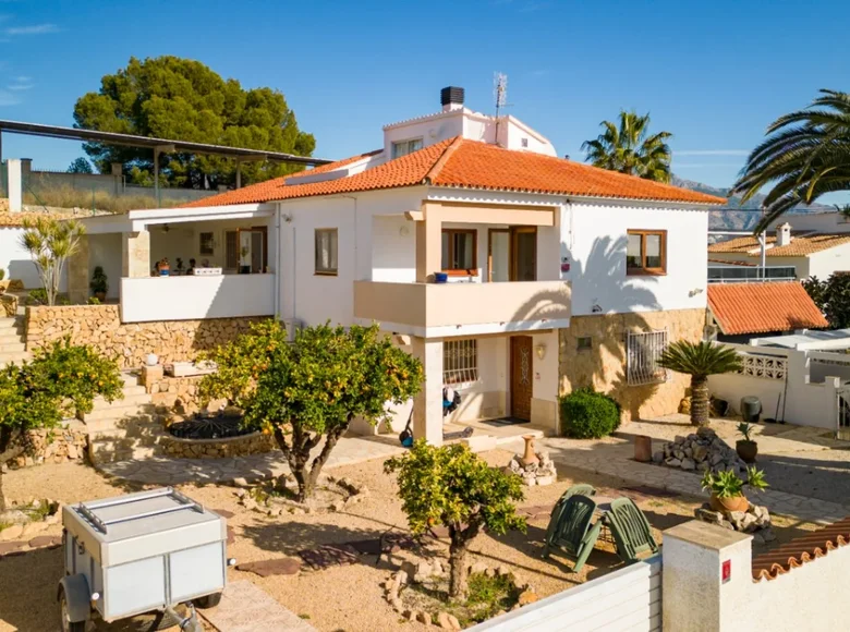 5-Schlafzimmer-Villa 310 m² l Alfas del Pi, Spanien