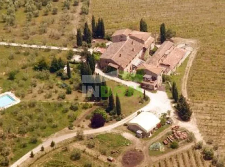 Propriété commerciale 1 700 m² à Toscane, Italie