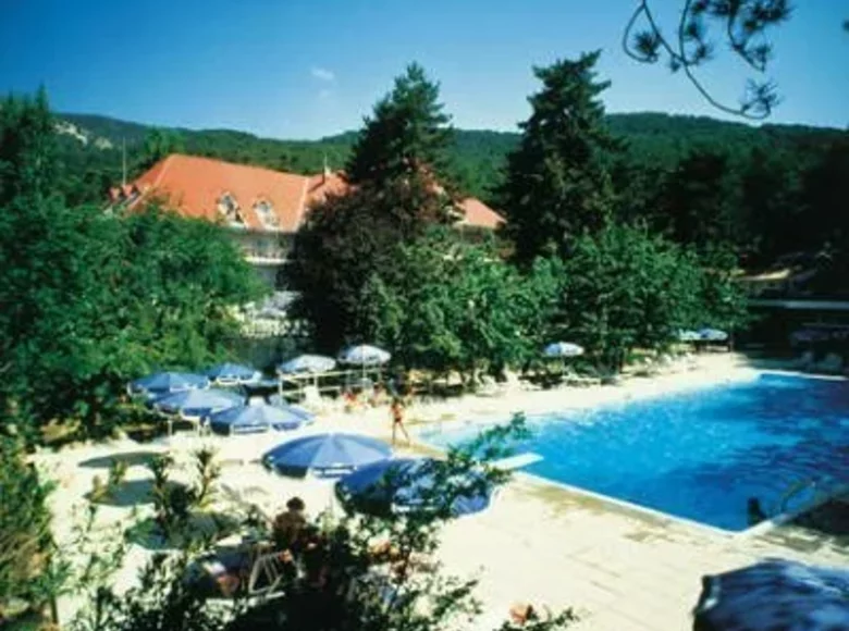 Hotel 2 578 m² in Pedoulas, Cyprus