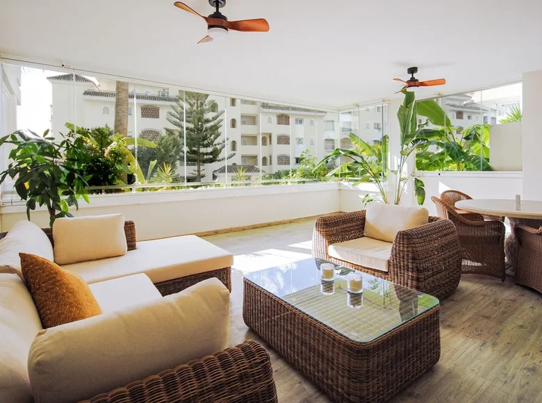 Mieszkanie 2 pokoi 138 m² Marbella, Hiszpania