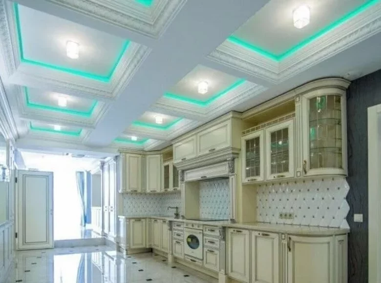Mieszkanie 4 pokoi 365 m² Soczi, Rosja