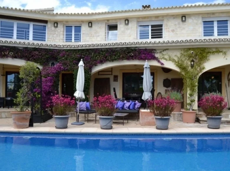 4 bedroom Villa 610 m² Calp, Spain