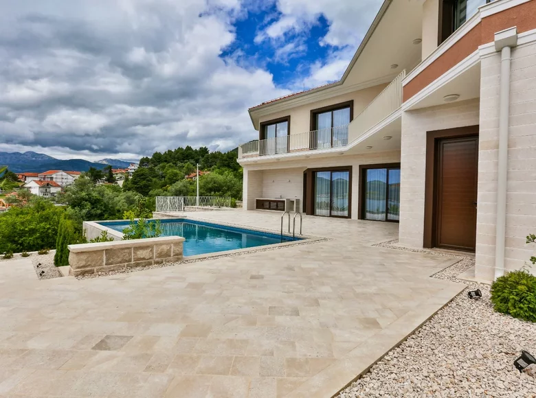 Casa 5 habitaciones 290 m² Podgorica, Montenegro
