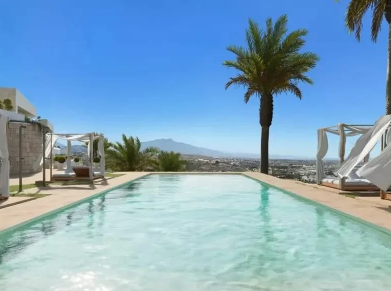 3 bedroom apartment  Estepona, Spain