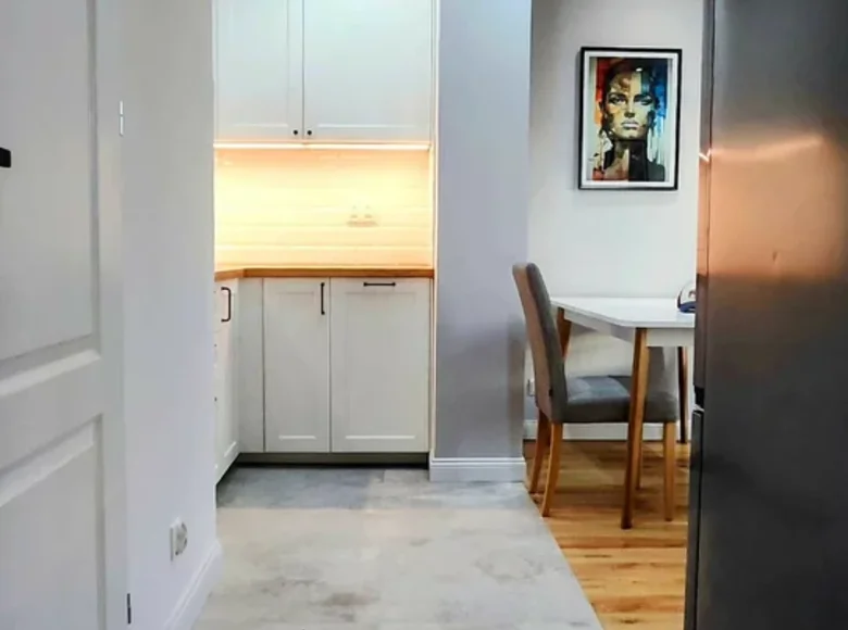 2 room apartment 40 m² in Warsaw, Poland