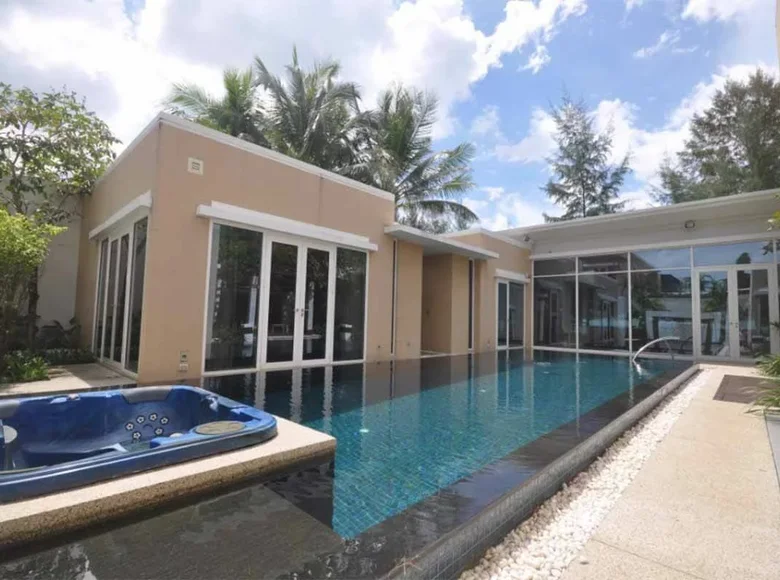 3-Schlafzimmer-Villa 400 m² Phuket, Thailand