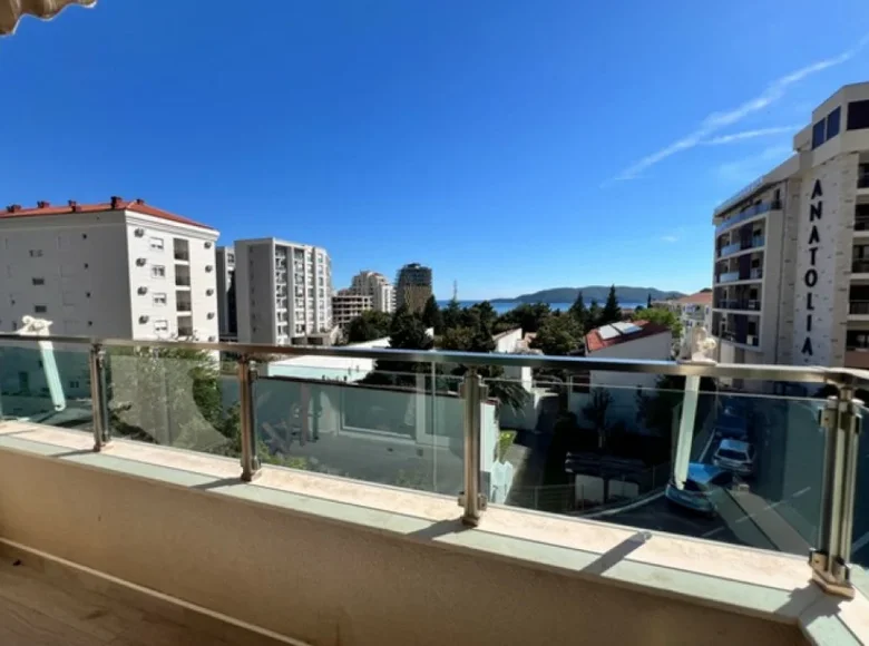 2 bedroom apartment 73 m² Becici, Montenegro