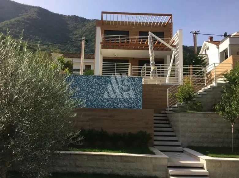 Casa 5 habitaciones 326 m² Podgorica, Montenegro