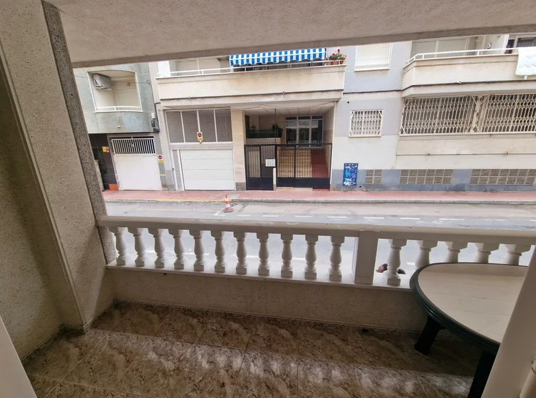 Mieszkanie 2 pokoi 75 m² Torrevieja, Hiszpania