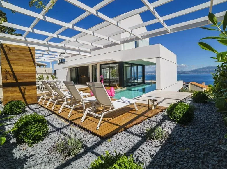 4-Schlafzimmer-Villa 380 m², Alle Länder